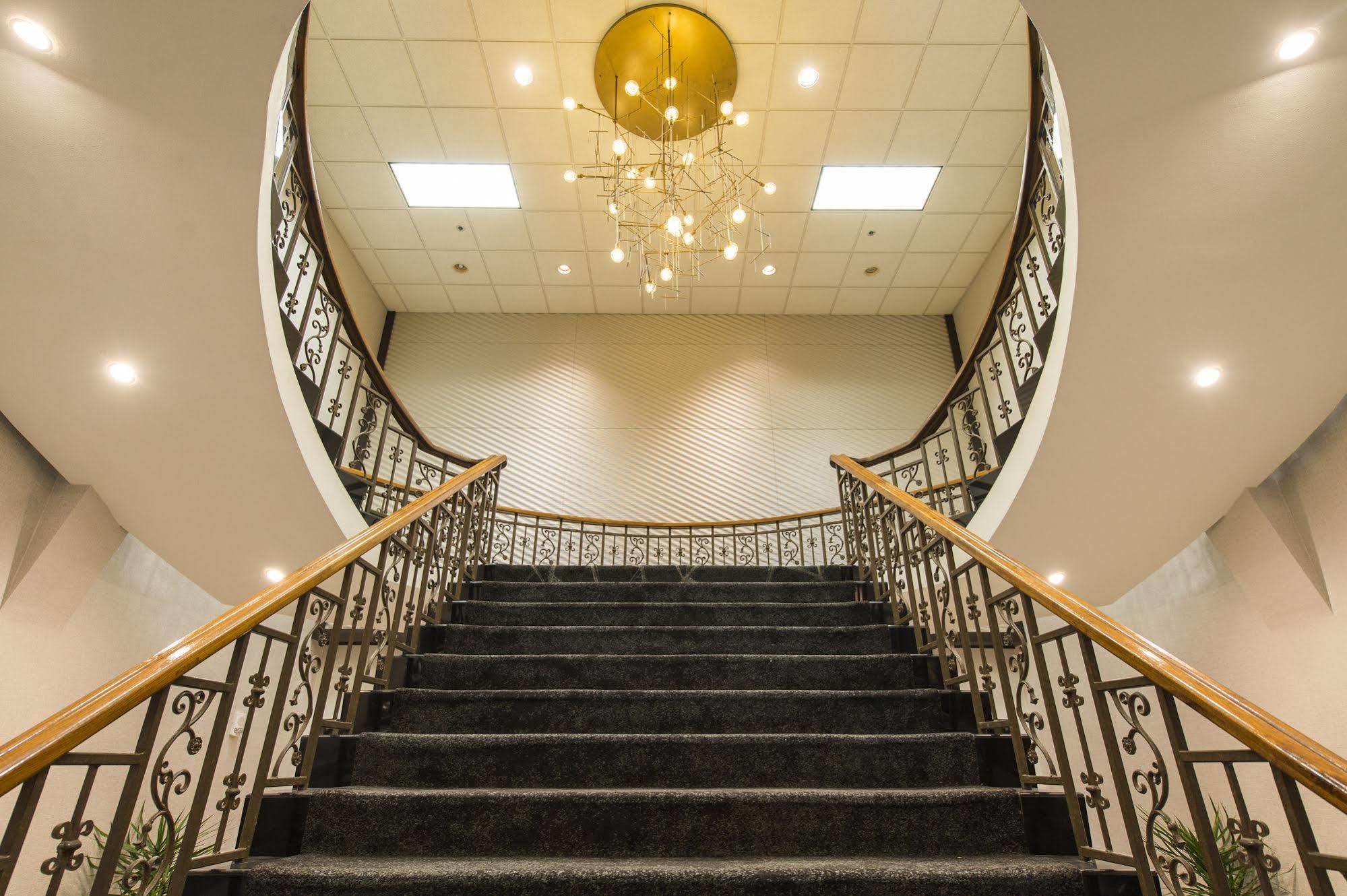 The Madison Concourse Hotel Exterior foto